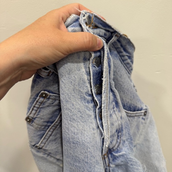 Vintage Guess Distressed Cutoff Denim Shorts Y2K Cotton Button Fly Size 3 Cotton - Picture 9 of 9